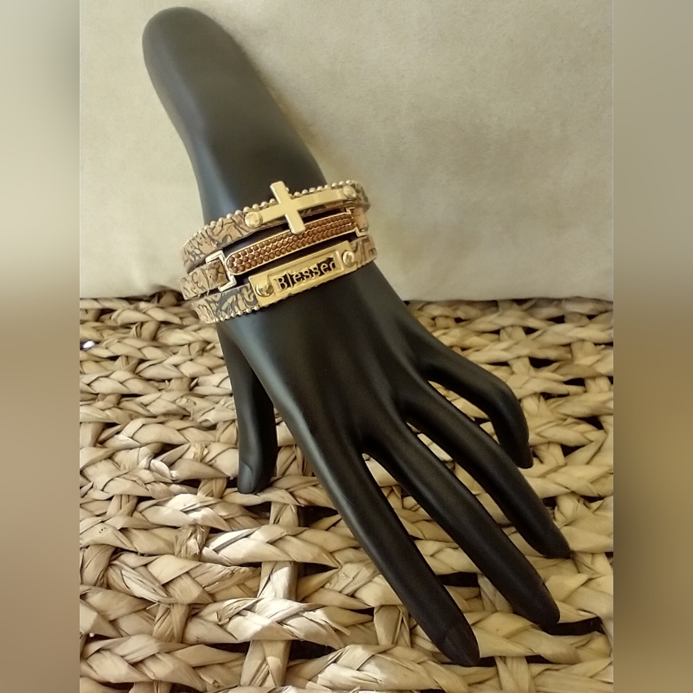 Bracelet Gold Tone Three Strand Joined Adjustable… - image 4